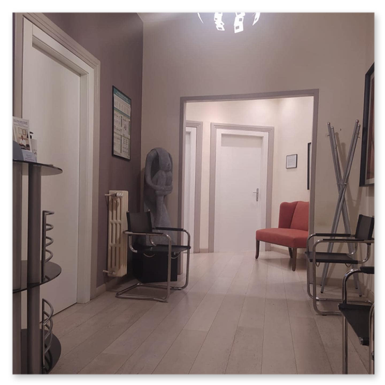 Sala d'attesa accogliente dello Studio Medico Magna Grecia a Roma, Via Magna Grecia 65.